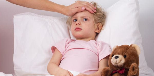 fiebre en faringitis con niños